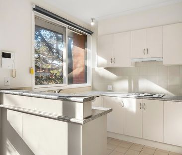 RENOVATED SPACIOUS ONE BEDROOM APARTMENT - Photo 6