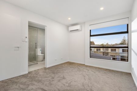 Modern Luxury - Unbeatable Location - Photo 5