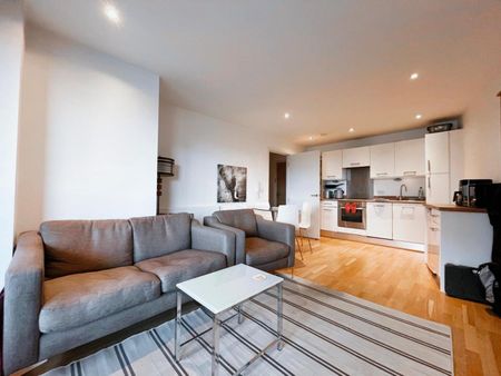 2 bedroom Flat To Let - Photo 3