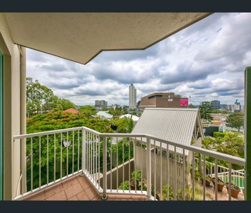 24/51 Leopard Street, Kangaroo Point, Qld 4169 - Photo 2