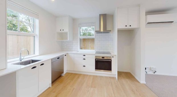 ST ALBANS/ EDGEWARE - TOWNHOUSE, 2 BEDROOMS PLUS STUDY - Photo 1