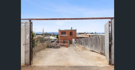 Low-maintenance living - Bills included - Photo 2