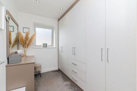 5 bedroom detached house to rent - Photo 3