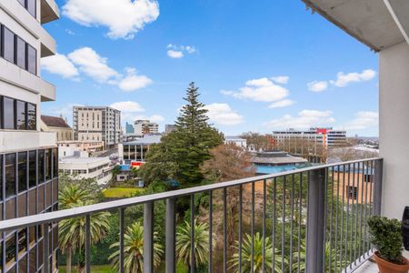 Boutique Modern City Living furnished or unfurnished you choose - Photo 3