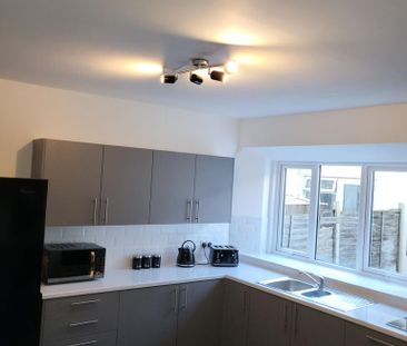 1 bedroom in a house share to rent - Photo 2