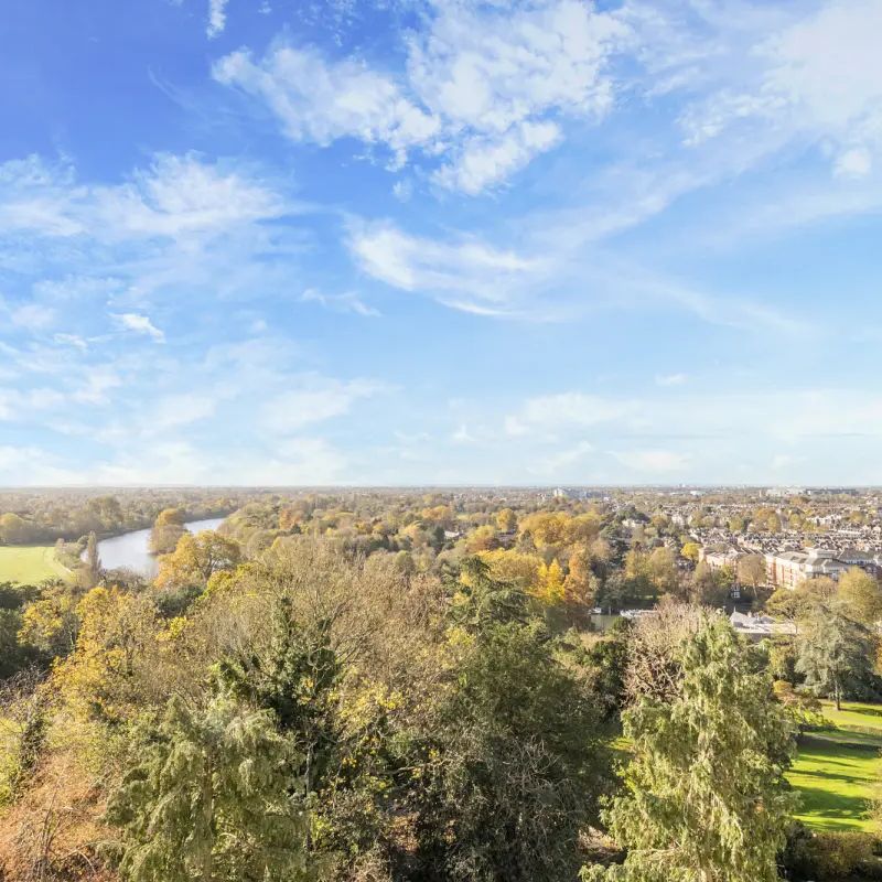 2 bedroom flat in Richmond - Photo 1