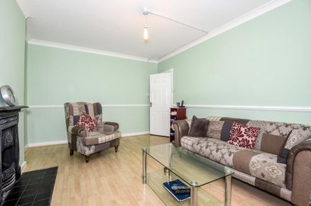 3 Bed Flat, Alexandra Avenue, HA2 - Photo 2