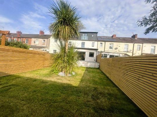 4 bedroom terraced house to rent - Photo 1