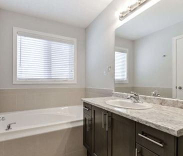 For Lease - 66 Cittadella Boulevard, Hamilton, Ontario - Photo 2