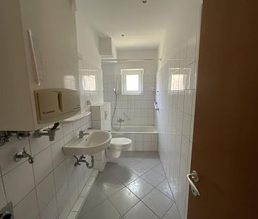 3-Zimmer-Wohnung im 1. Obergeschoss mit Badewanne in Wilhelmshaven - Nähe Zentrum !!! - Foto 2