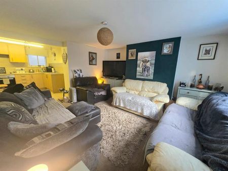 3 bedroom terraced house to rent - Photo 4