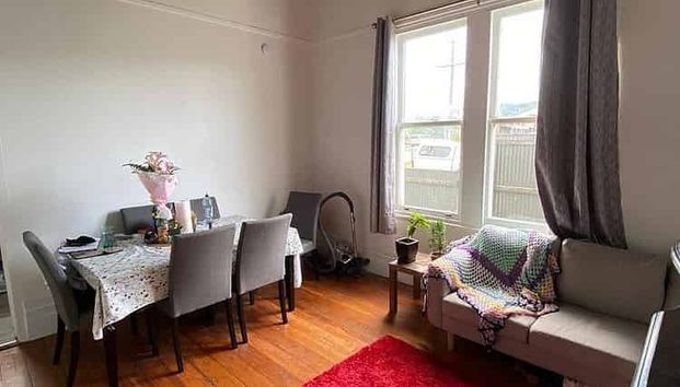 Bright & Spacious 1-Bedroom – Internet Included - Photo 1