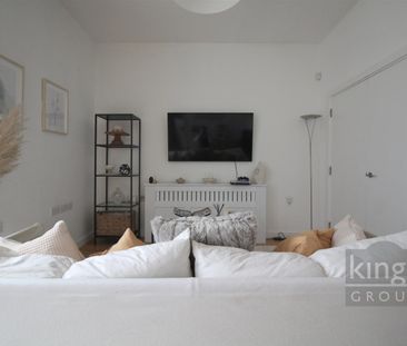 2 Bedroom Maisonette To Let - Photo 2