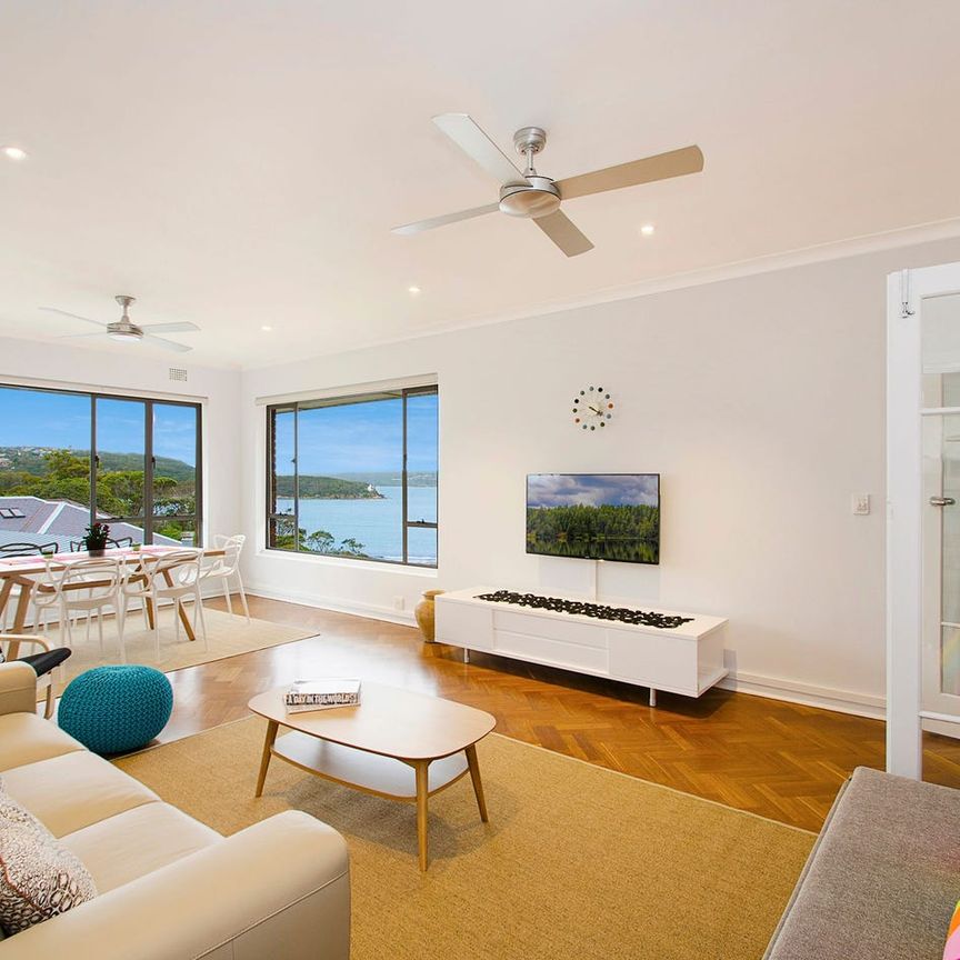 Absolute Beachfront Apt with Breathtaking Views - fully furnished - top floor - Photo 1