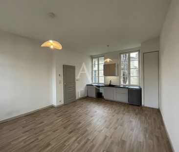 Location Appartement 2 pièces 42m² FONTENAY LE COMTE 85200 - Photo 5