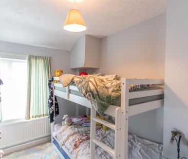 3 bedroom end of terrace house to rent - Photo 3