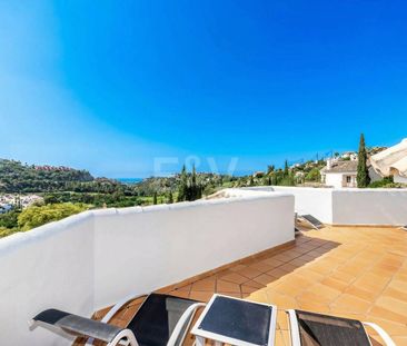 Elegant frontline golf villa with spectacular sea views. Long term ... - Photo 1