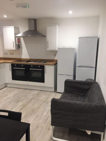 6 bedroom semi-detached house to rent - Photo 4