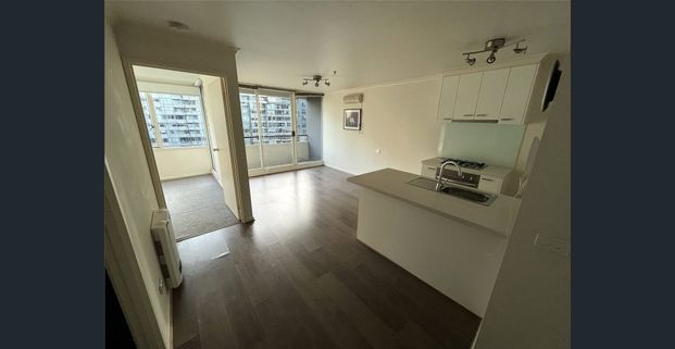 Renovated One Bedroom In Prime Location! - Photo 1