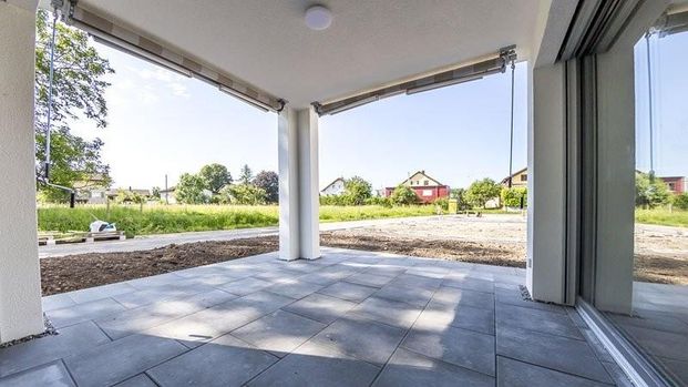 Moderne 3.5-Zimmerwohnung mit herrlichem Sitzplatz - Photo 1