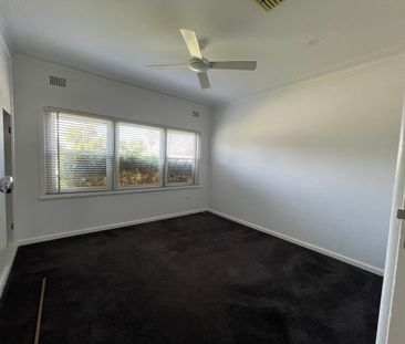 Tidy 3 Bedroom Home - Photo 4