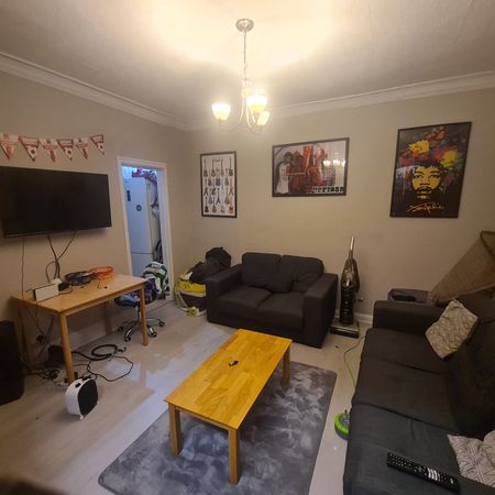 4 Bed - 66 Estcourt Avenue, Headingley, Leeds - LS6 3ET - Student - Photo 4