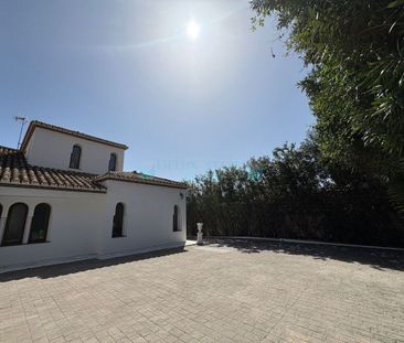 Villa for rent in El Paraiso, Estepona - Photo 4