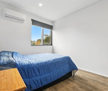 MODERN TWO BEDROOM UNIT IN GREAT LOCATION - WALK TO NEPEAN HOSPITAL - Photo 4