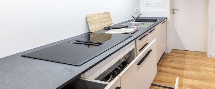 Neubau! Komplett möbliert mit 3er Küche und hochwertigen Schreinermöbeln! Traumhafte 1 Zimmer Whg! - Photo 1