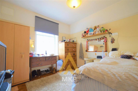 3 bedroom flat to rent - Photo 4