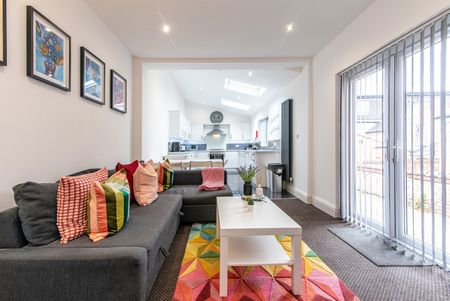 6 Bed Semi-Detached House, Derby Grove, NG7 - Photo 2