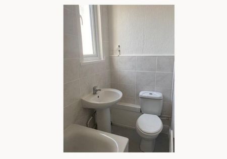 1 bedroom ground floor flat to rent - Photo 3