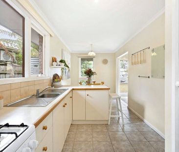 Charming 3-Bedroom Family Home in Prime Location - Photo 6