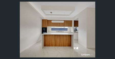 Luxury 4 Bedroom House in Austral - Photo 3