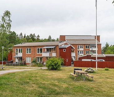 Kullsvedsvägen  81B - Foto 1