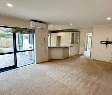 Spacious 5-Bedroom Family Home - Photo 1