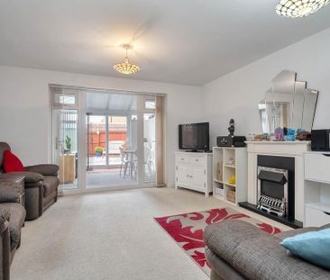 2 bedroom end of terrace house to rent - Photo 2