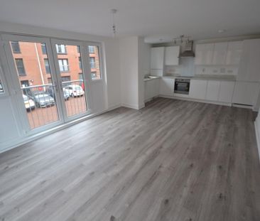 2 bedroom flat to rent - Photo 2