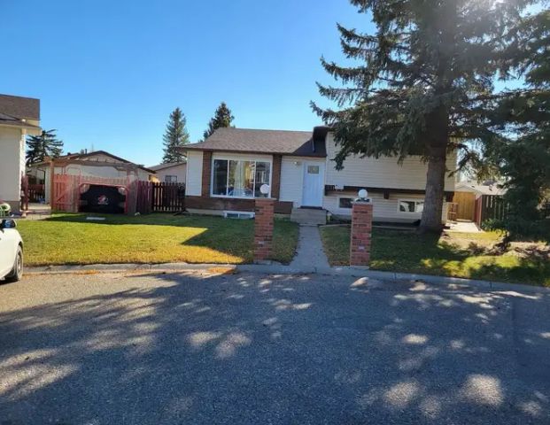 3 bedroom 2 bathroom by-level main floor with deck and huge backyard | Calgary - Photo 1