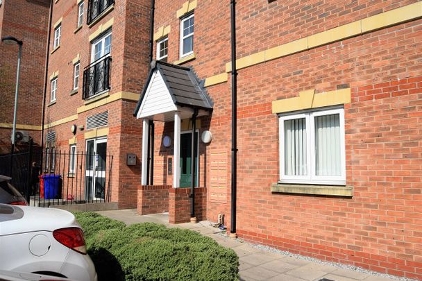 Appealing Two Double Bedroom First Floor Apartment for Rent in Fallowfield, Great for Students - Photo 1