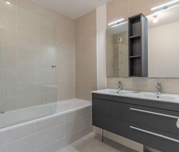 location Appartement T3 DE 64.3m² À MARSEILLE - Photo 3