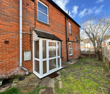 3 bedroom flat to rent - Photo 5