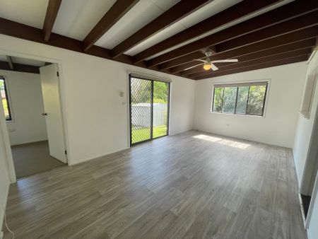 4 bedroom home in the heart of Budgewoi - Photo 4
