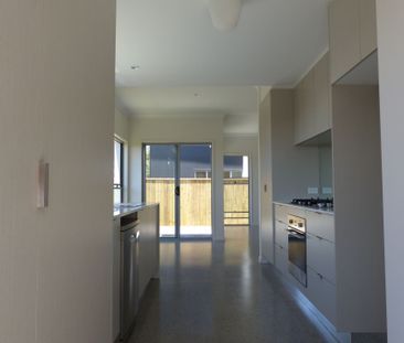 Spacious Modern Home near Parks&comma; Lake & Sunshine Coast Hospital – Perfect for Relaxed Living&excl; - Photo 1