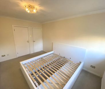 Price £1,750 pcm - Available Now - Part Furnished - Photo 5