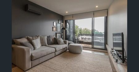 Contemporary, Stylish and Architecturally Designed Apartment - Photo 3