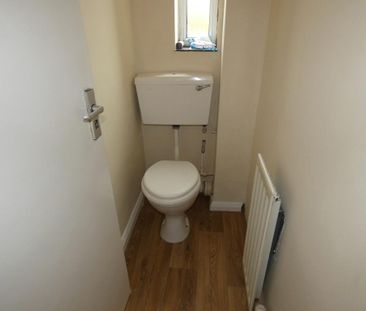 2 bedroom end of terrace house to rent - Photo 6