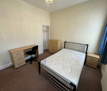 Queen Victoria Street, South Bank - P1076 - Photo 3