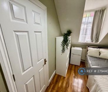 1 bedroom in a house share to rent - Photo 4