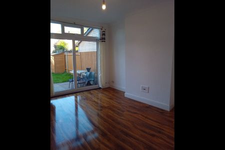 3 Bed Semi-Detached House, Barmouth Road, CR0 - Photo 4